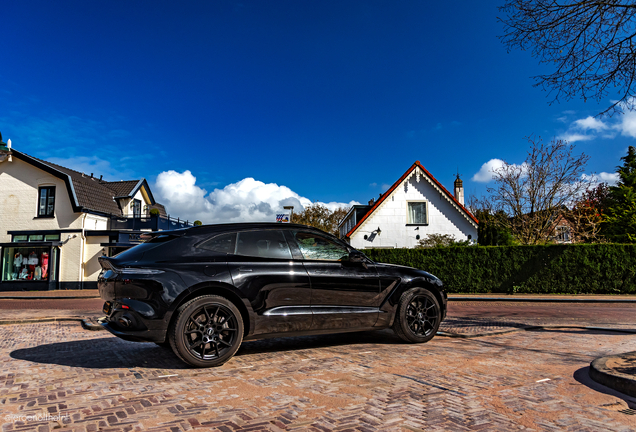 Aston Martin DBX