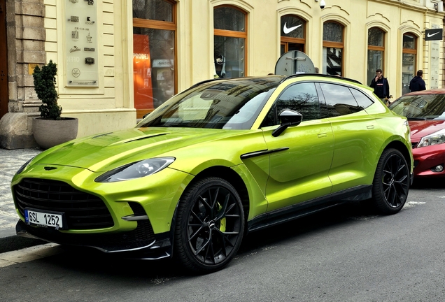 Aston Martin DBX707