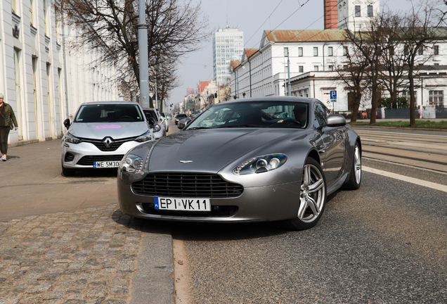 Aston Martin V8 Vantage 2012
