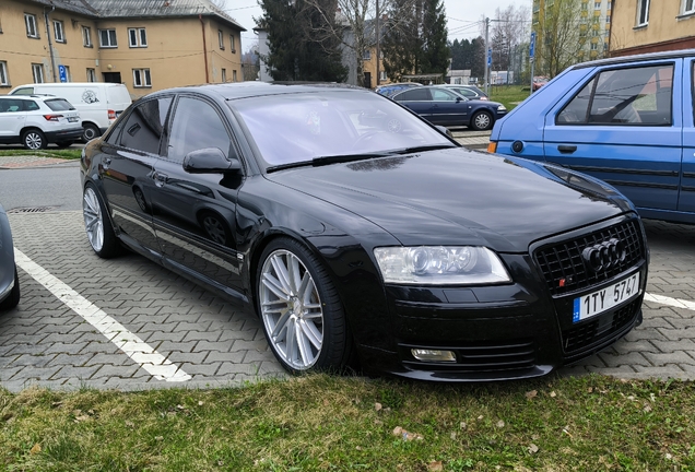 Audi S8 D3