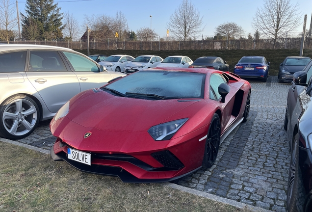 Lamborghini Aventador S LP740-4