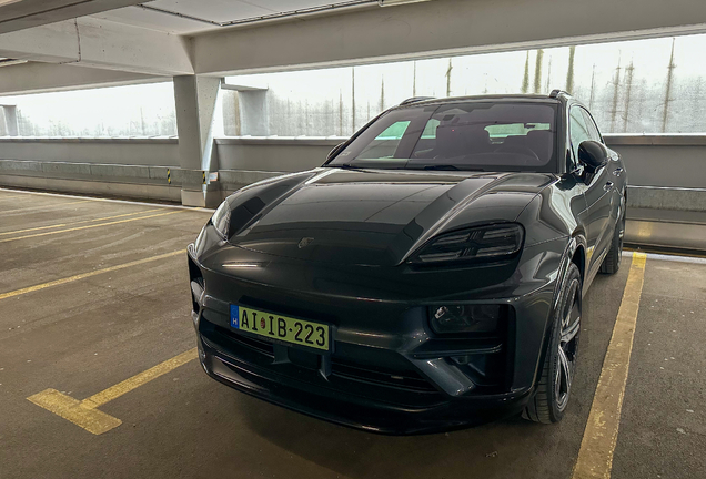 Porsche Macan EV Turbo