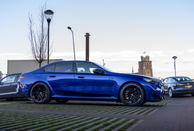 BMW M5 G90