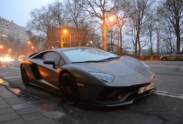 Lamborghini Aventador S LP740-4