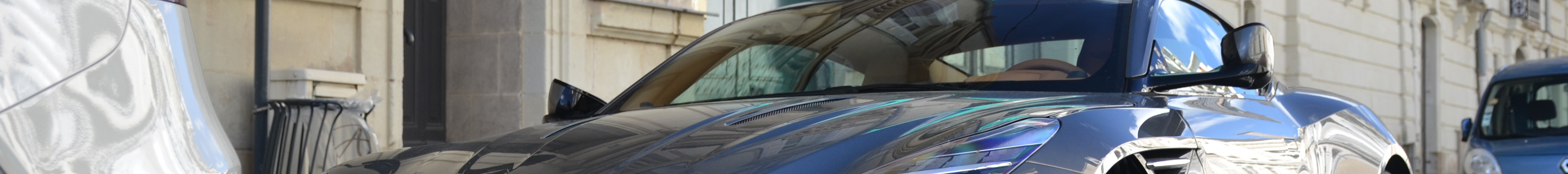 Aston Martin DB12