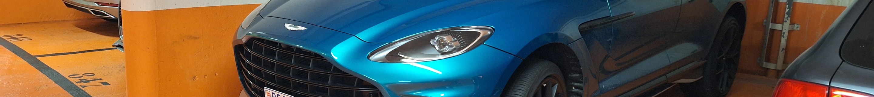 Aston Martin DBX707