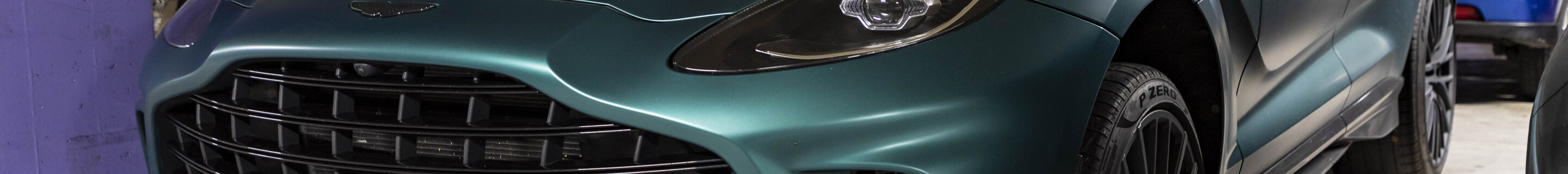 Aston Martin DBX707