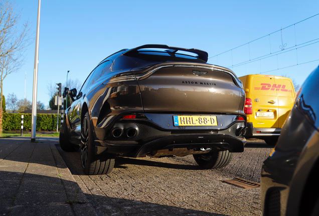 Aston Martin DBX707