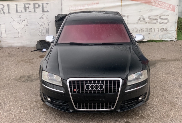 Audi S8 D3