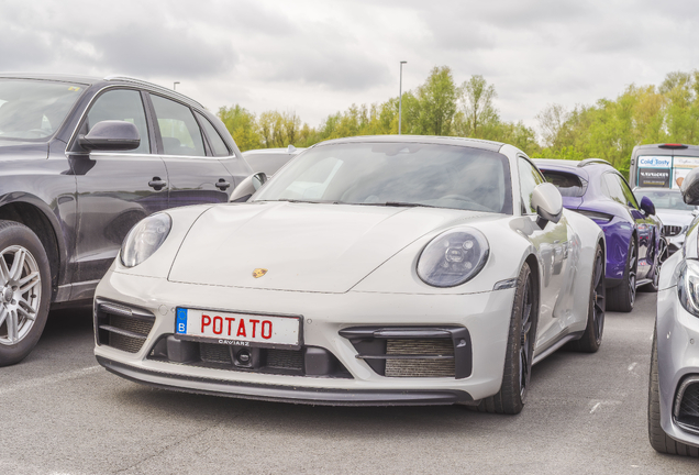 Porsche 992 Carrera 4 GTS
