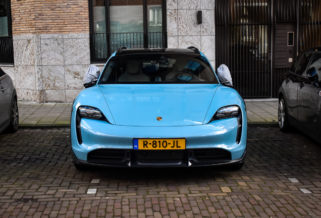Porsche Taycan Turbo S Cross Turismo