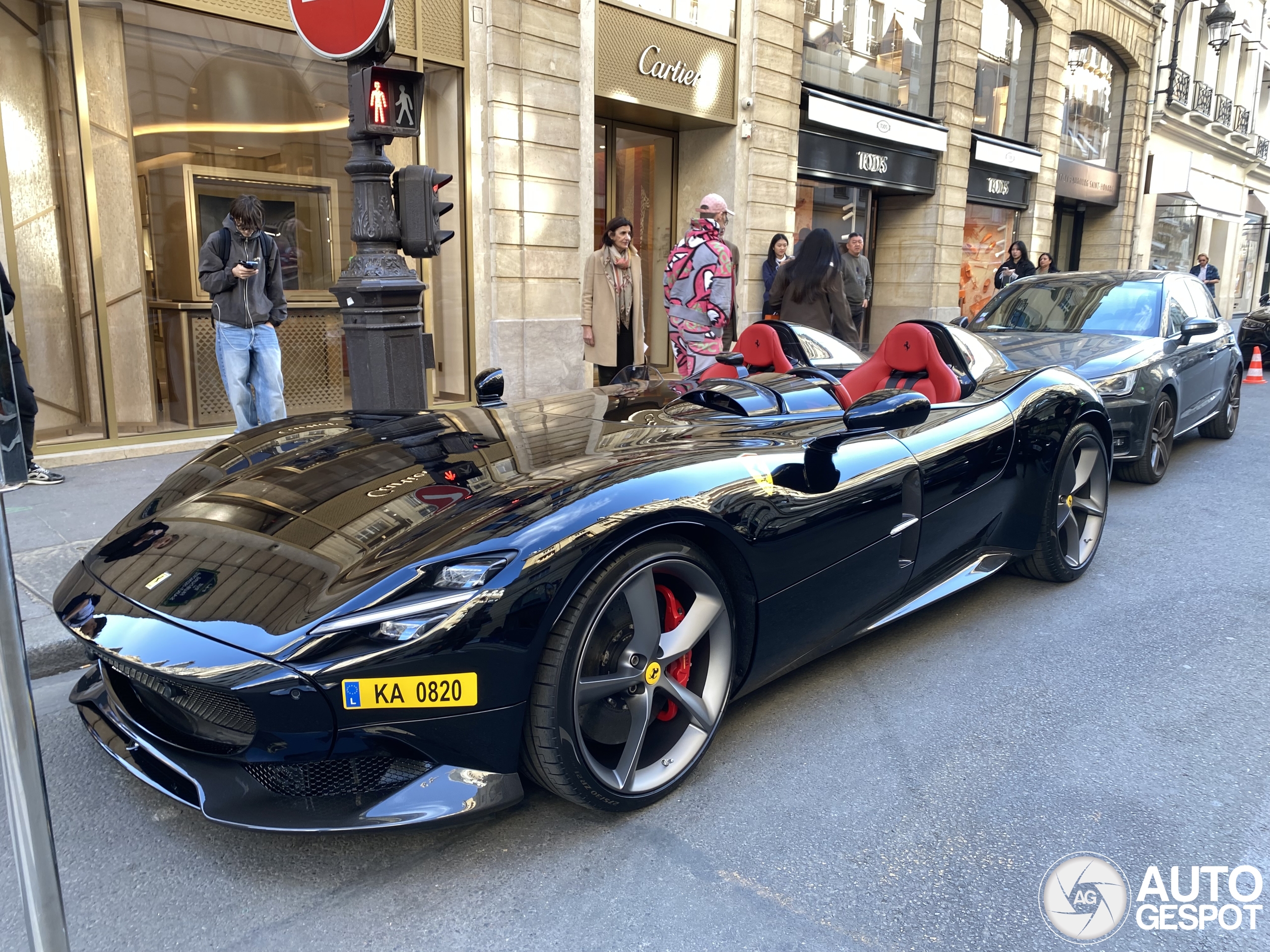 Ferrari Monza SP2 duikt op in Parijs