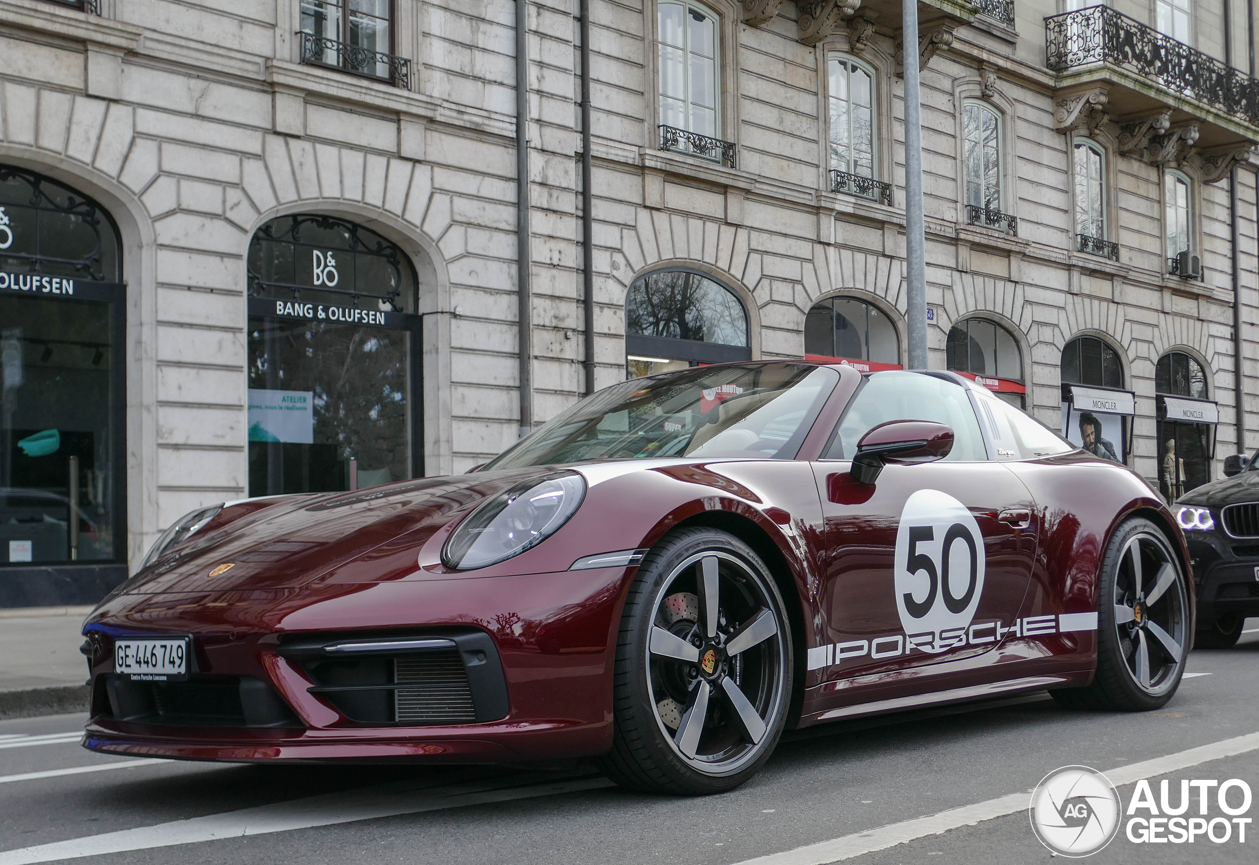 Porsche 992 Targa 4S Heritage Design Edition