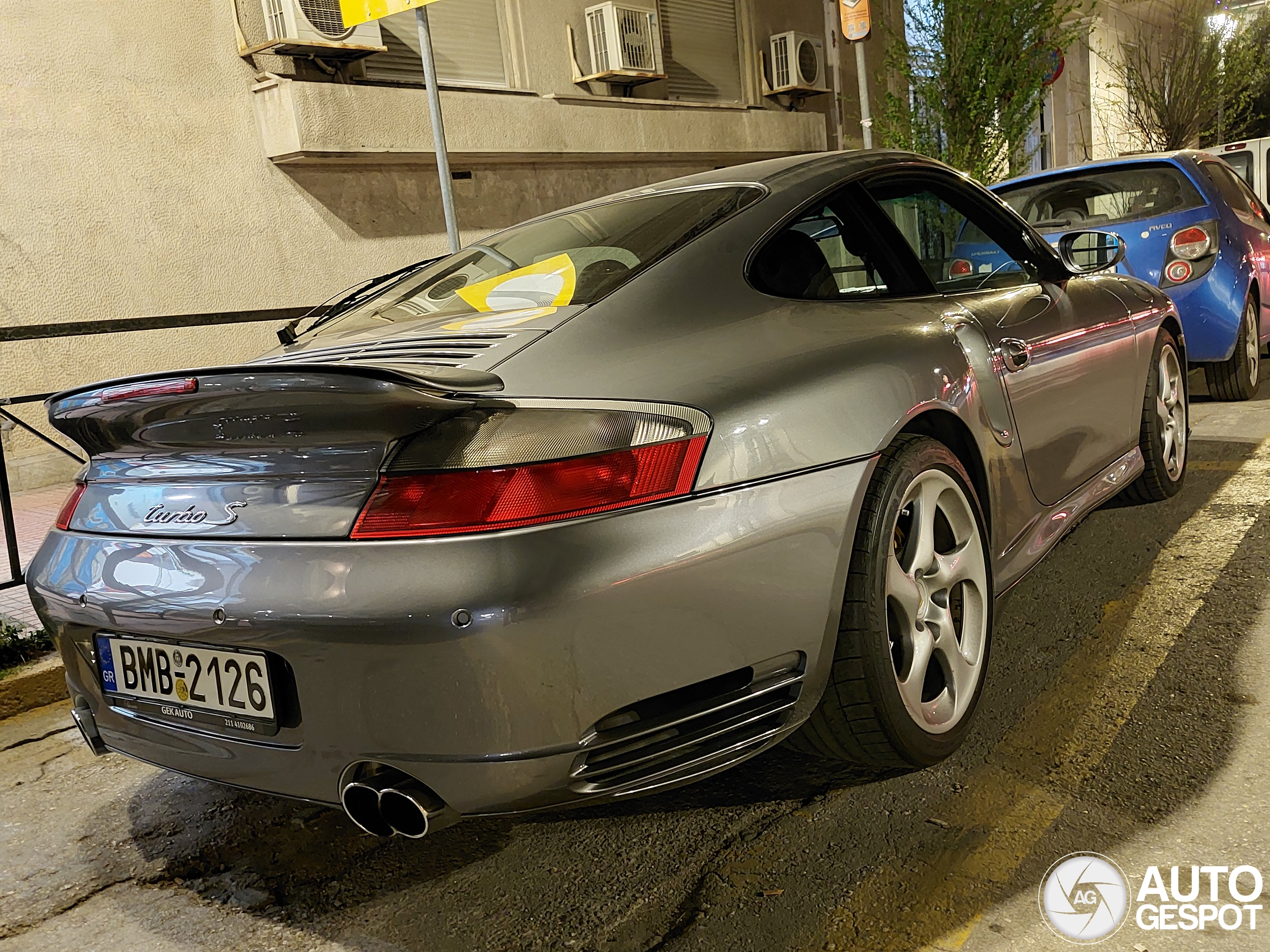 スピードイエローの996カレラGTエディション（6MT）が
