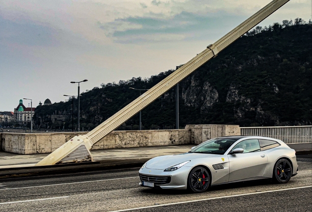 Ferrari GTC4Lusso