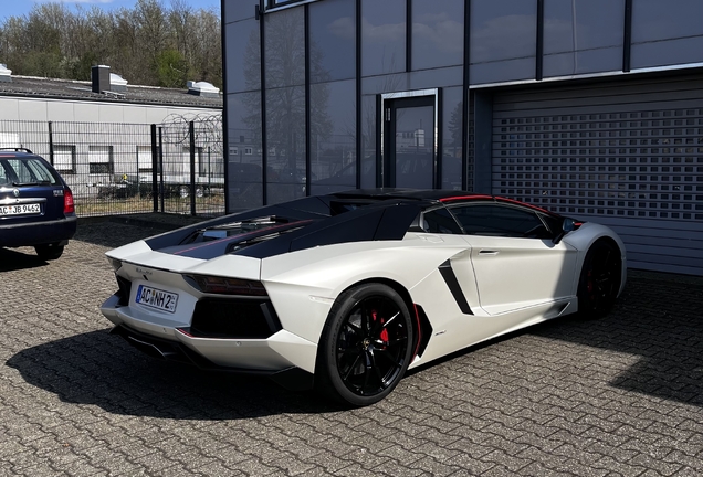 Lamborghini Aventador LP700-4 Roadster Pirelli Edition