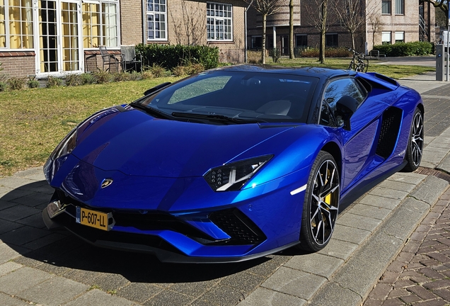 Lamborghini Aventador S LP740-4 Roadster