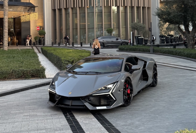 Lamborghini Revuelto