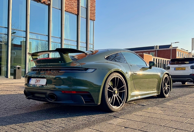 Porsche 992 Carrera 4 GTS