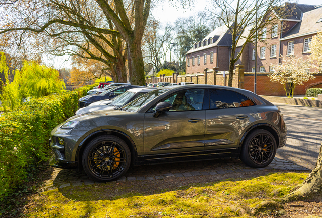 Porsche Macan EV Turbo