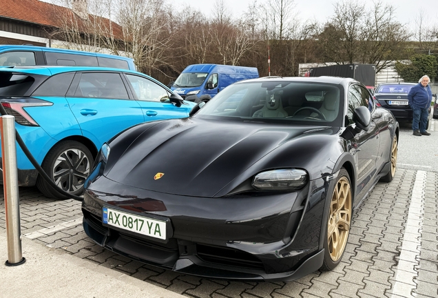 Porsche Taycan Turbo Cross Turismo