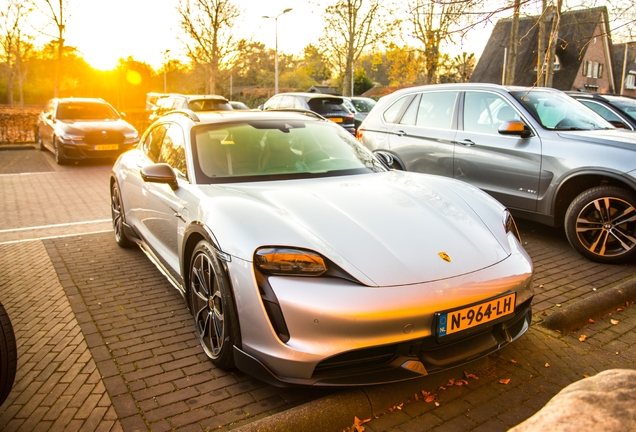 Porsche Taycan Turbo S Cross Turismo
