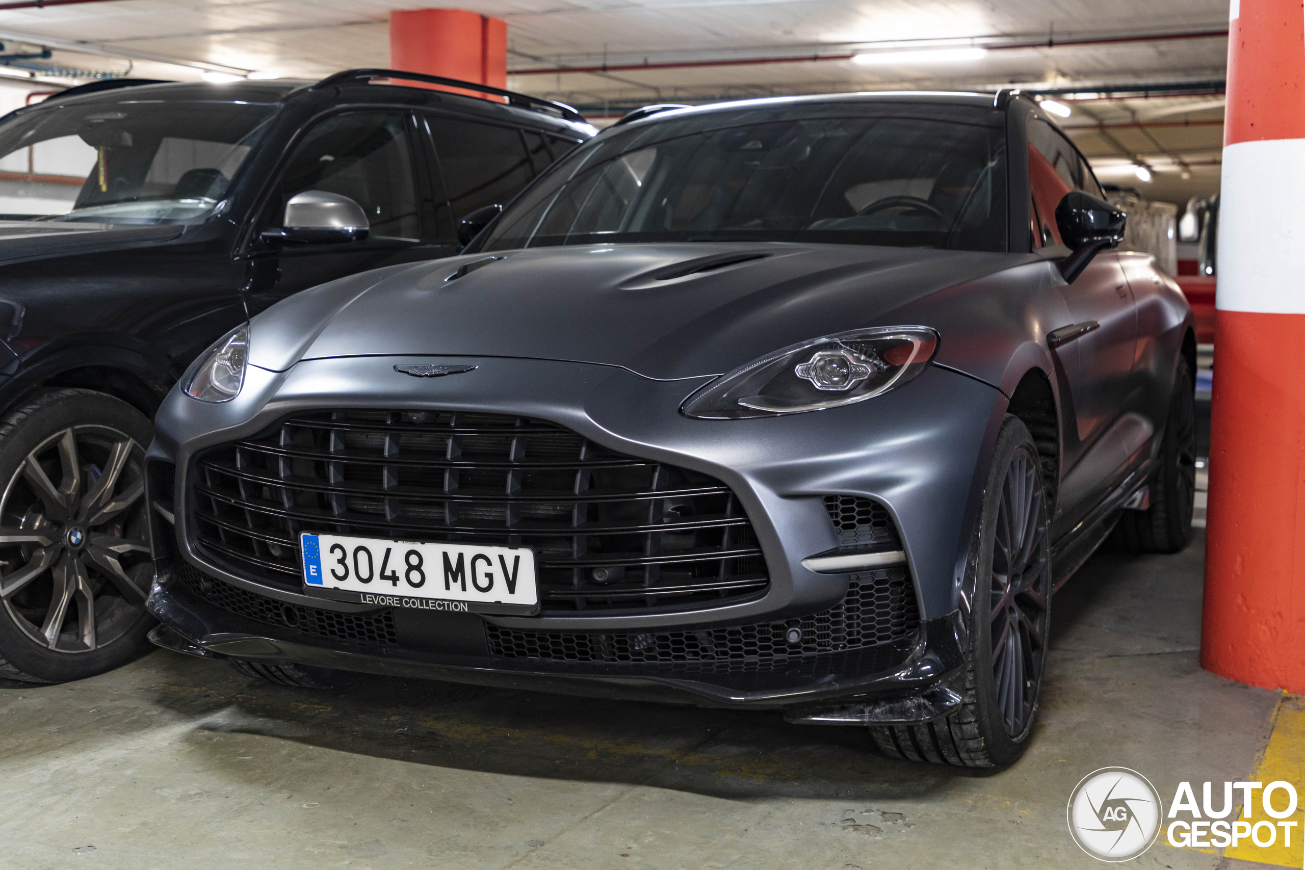 Aston Martin DBX707