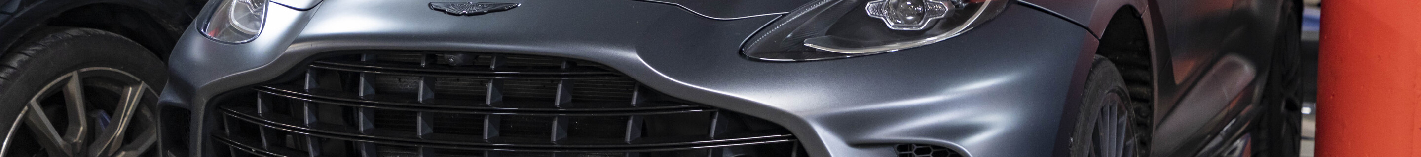 Aston Martin DBX707