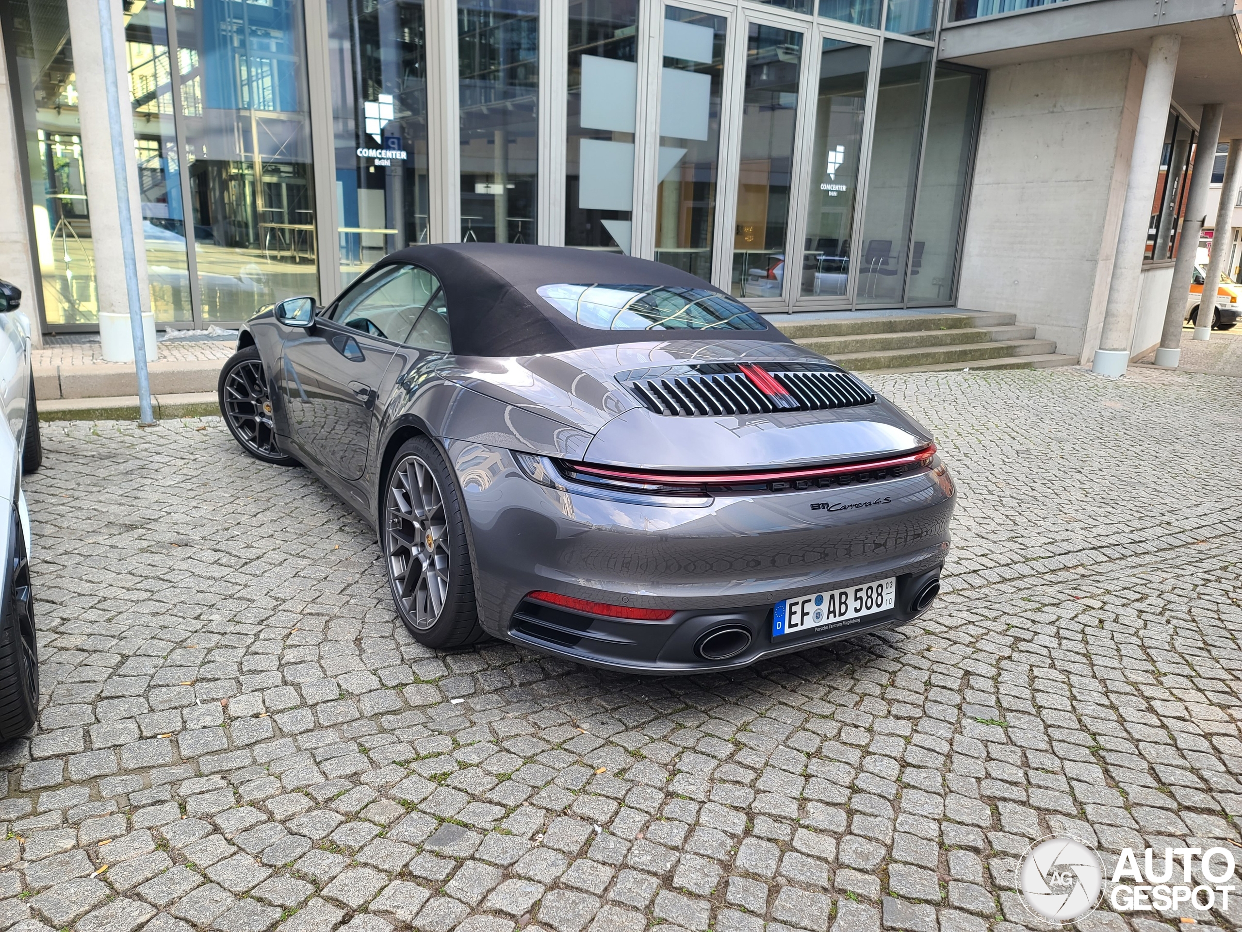 Porsche 992 Carrera 4S Cabriolet