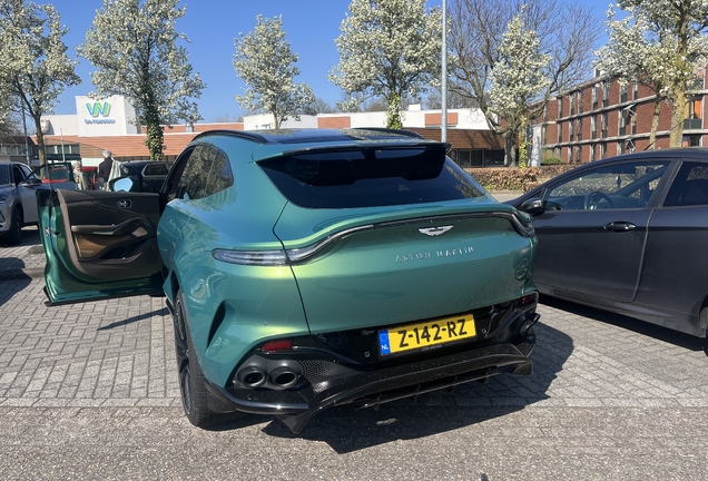 Aston Martin DBX707