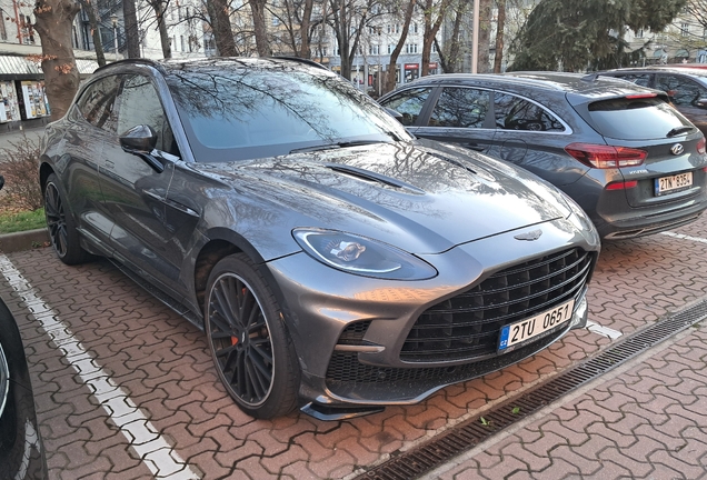 Aston Martin DBX707