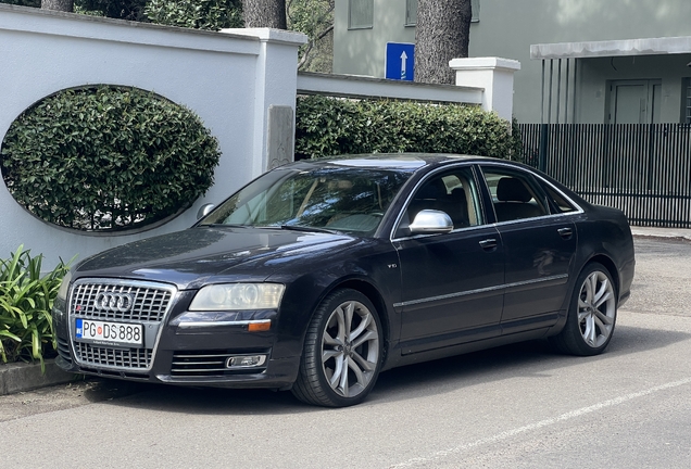 Audi S8 D3