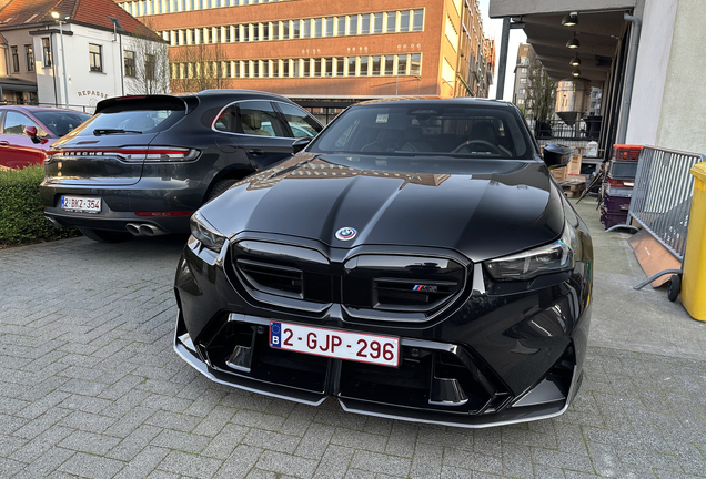 BMW M5 G90