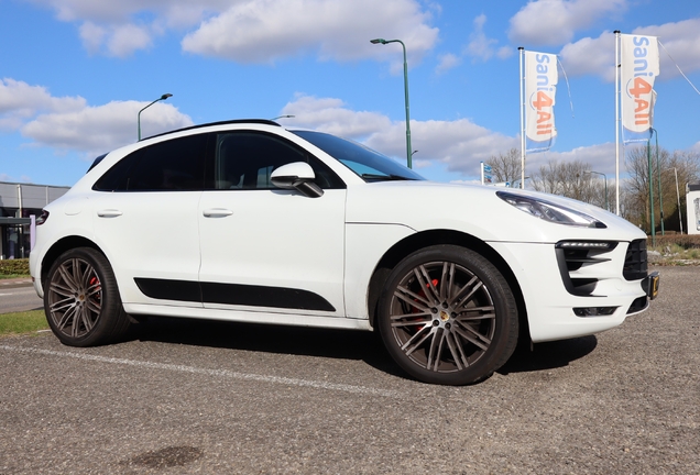 Porsche 95B Macan GTS