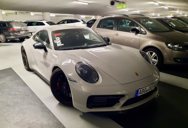 Porsche 992 Carrera 4 GTS