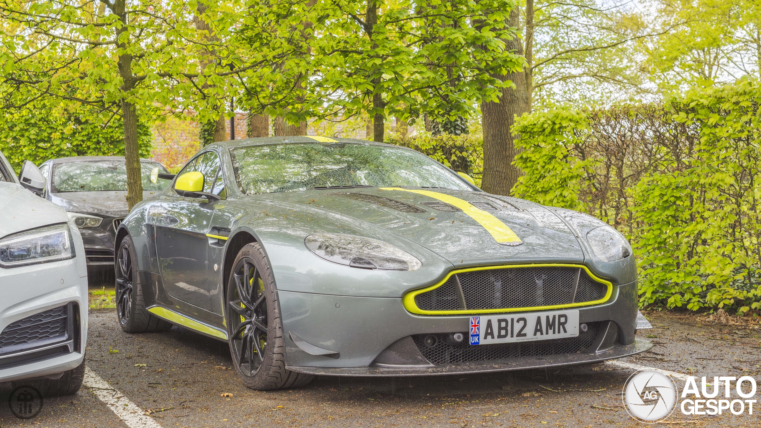 Aston Martin V12 Vantage S AMR