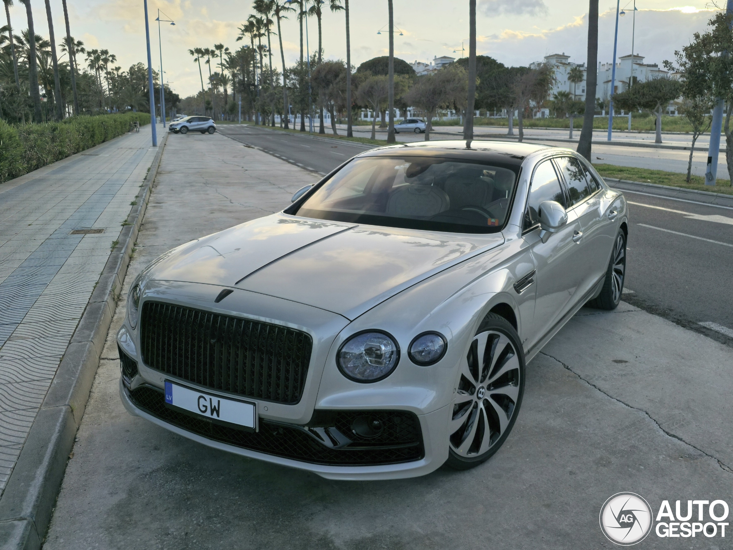 Bentley Flying Spur Hybrid Azure