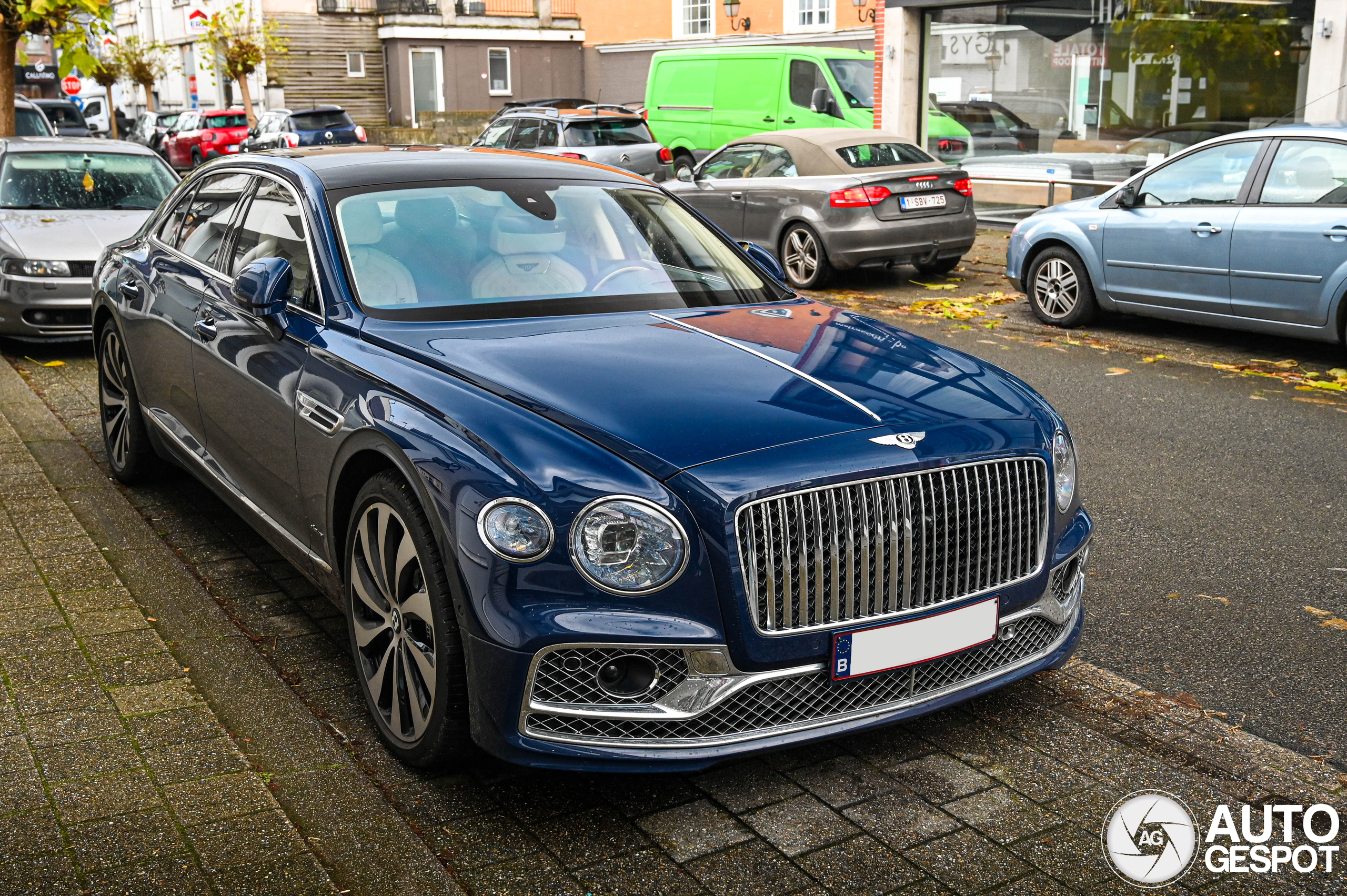 Bentley Flying Spur Hybrid Azure