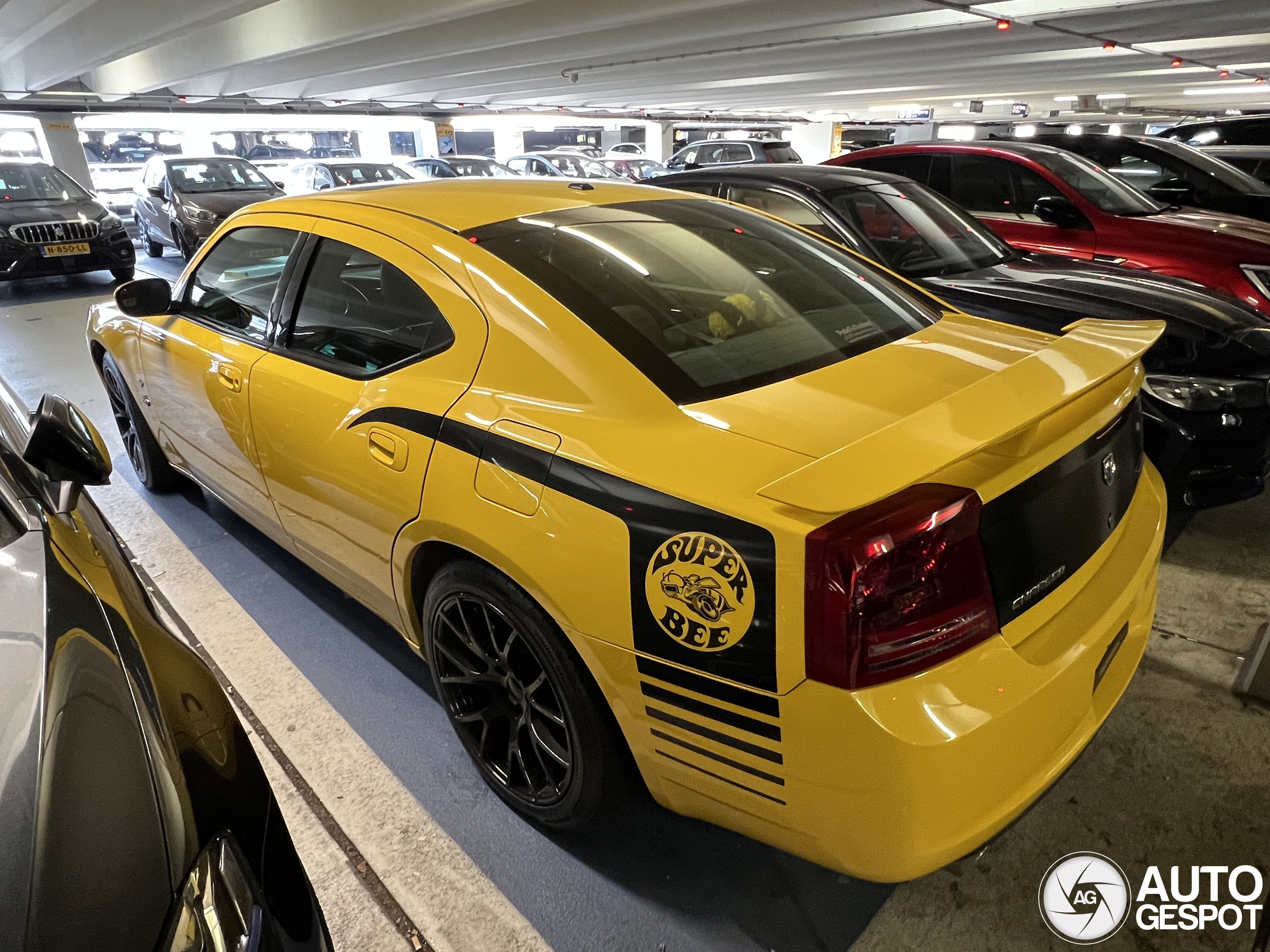 Dodge Charger SRT-8 Super Bee