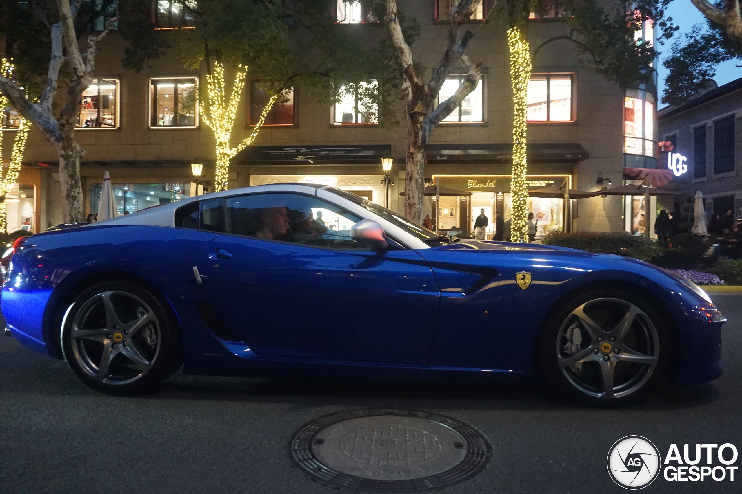 Blauwe Ferrari SA Aperta wordt lelijk oud