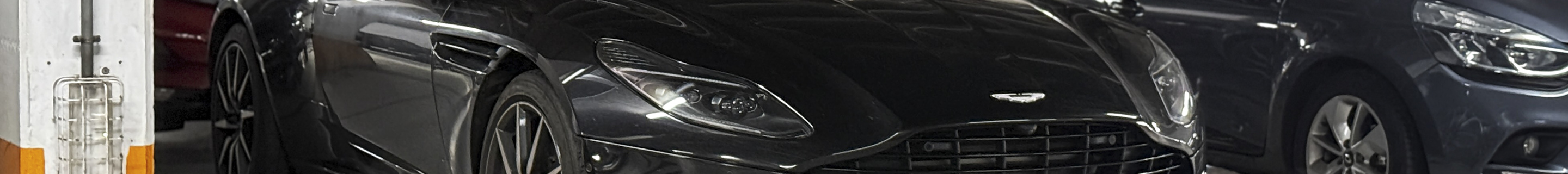 Aston Martin DB11 V8 Volante