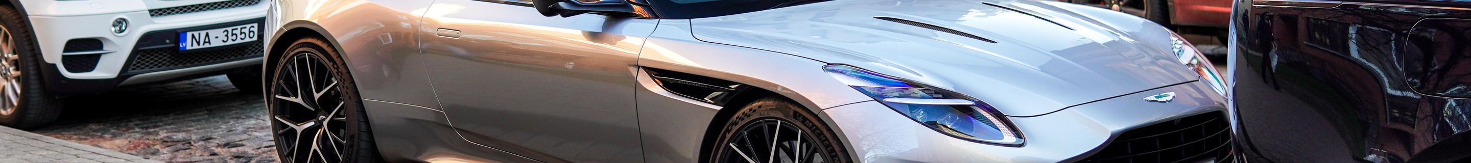 Aston Martin DB12