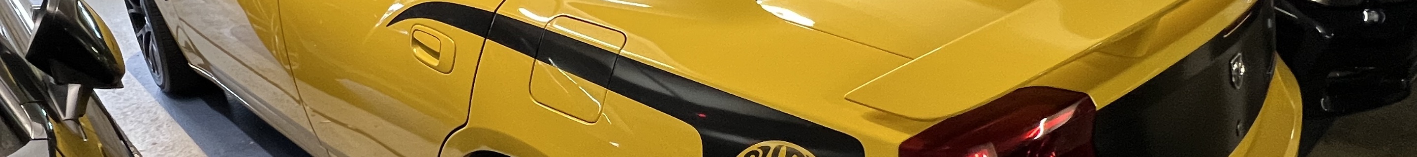 Dodge Charger SRT-8 Super Bee