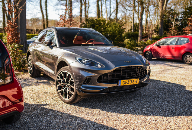 Aston Martin DBX