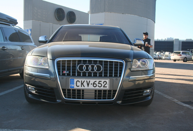 Audi S8 D3