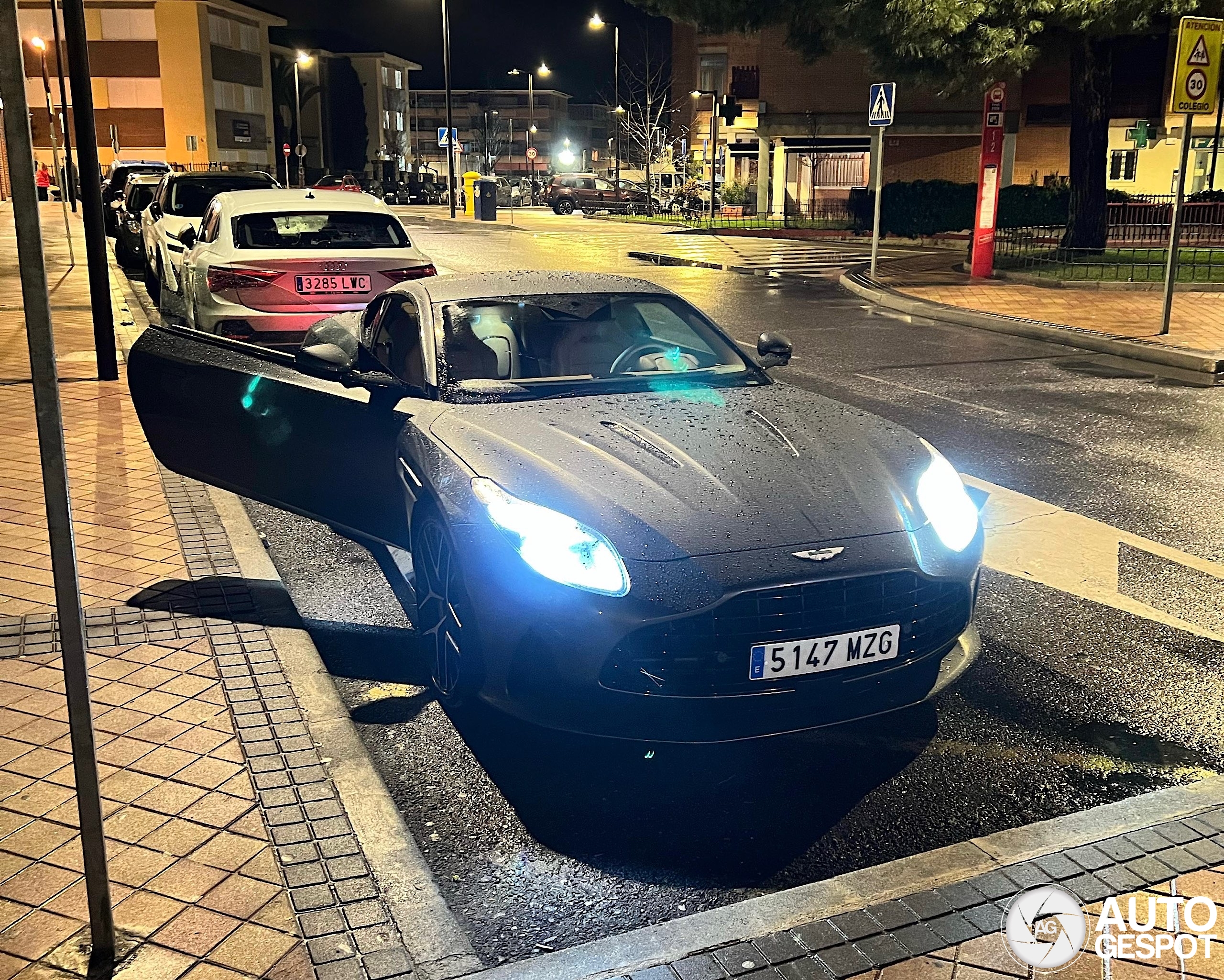 Aston Martin DB12