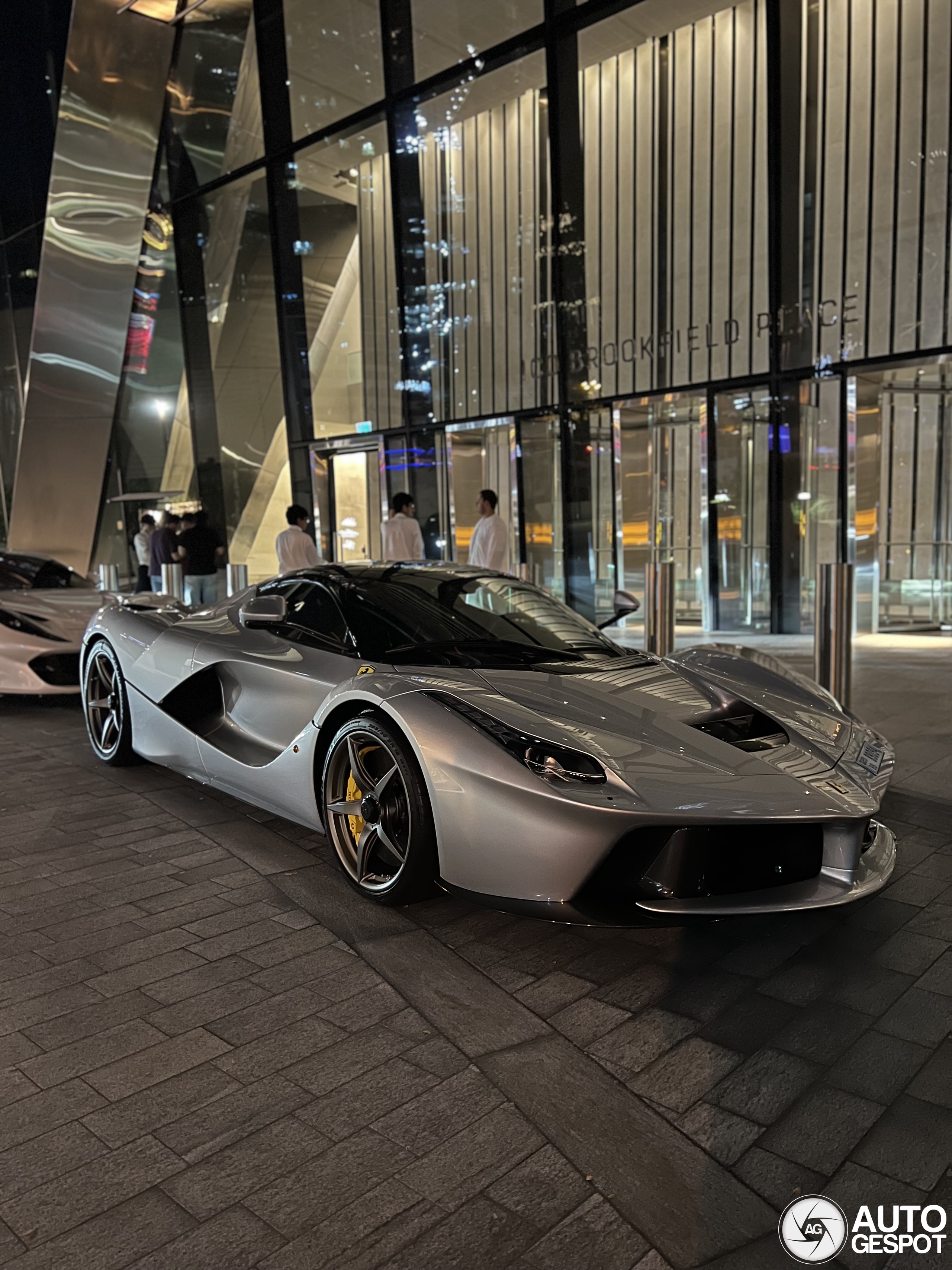 Zilveren LaFerrari oogt veel beter dan je zou denken