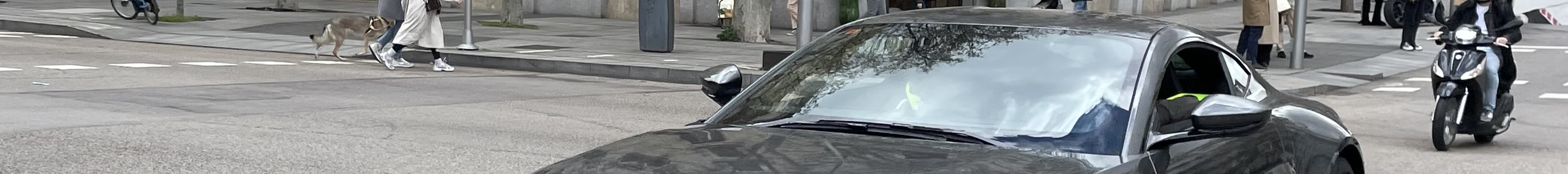 Aston Martin V8 Vantage 2018