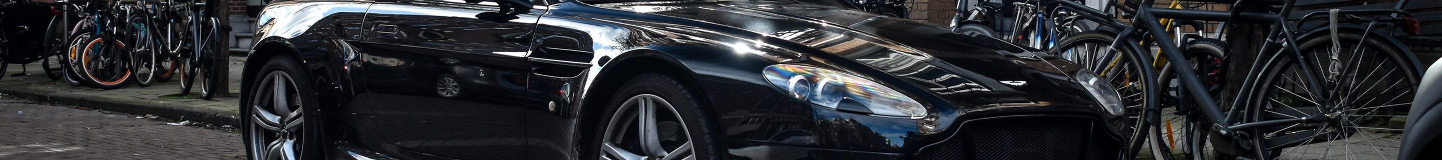 Aston Martin V8 Vantage Roadster