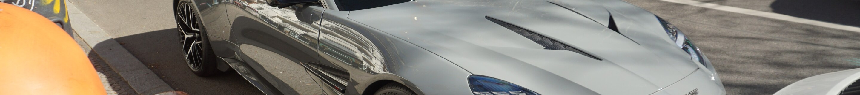 Aston Martin Vanquish 2025